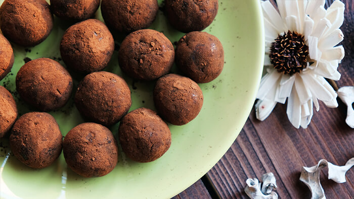 Easy Chocolate Peppermint Protein Balls Recipe